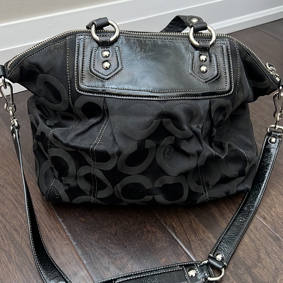 Coach Purse gently used - Picture 3 of 8